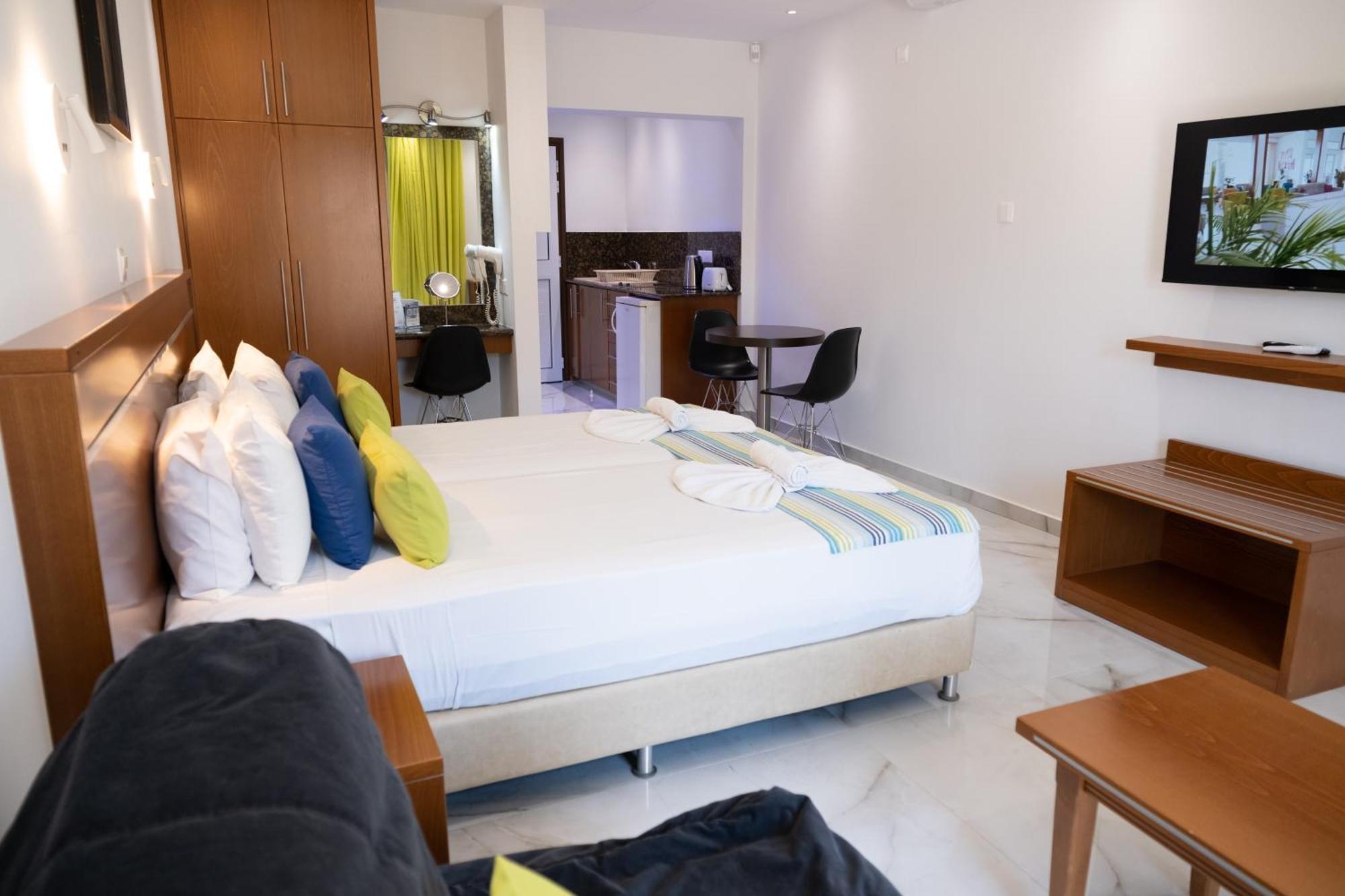 Loutsiana Deluxe Apts Ayia Napa Room photo